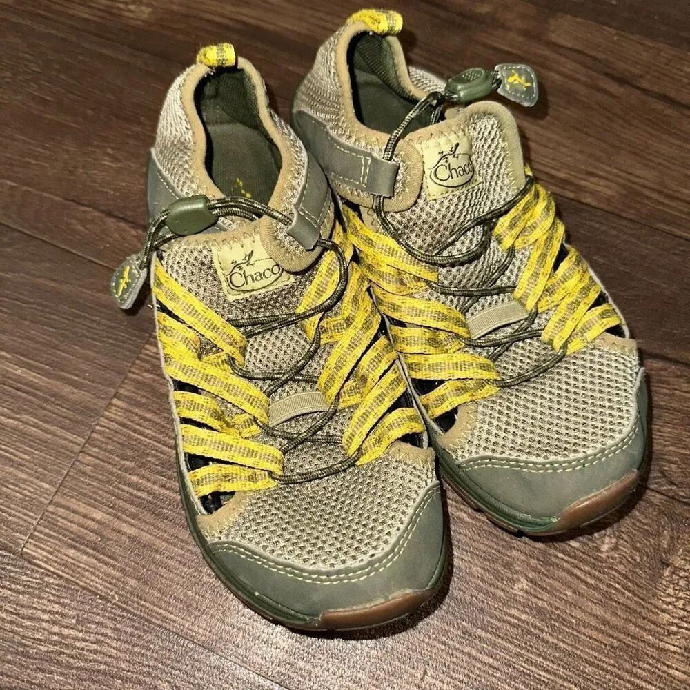 Chaco olive green gorpcore strappy arch support kids 2 sandals